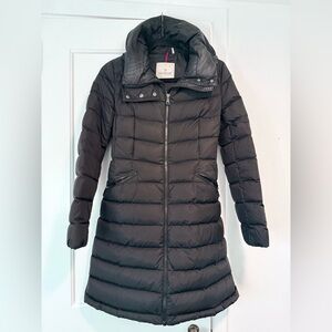 Moncler Women's Elegant Black Puffer Jacket